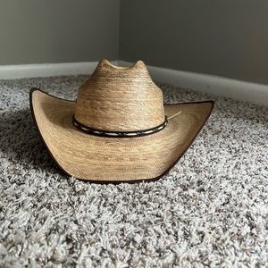 Jason Aldean palm cowboy hat